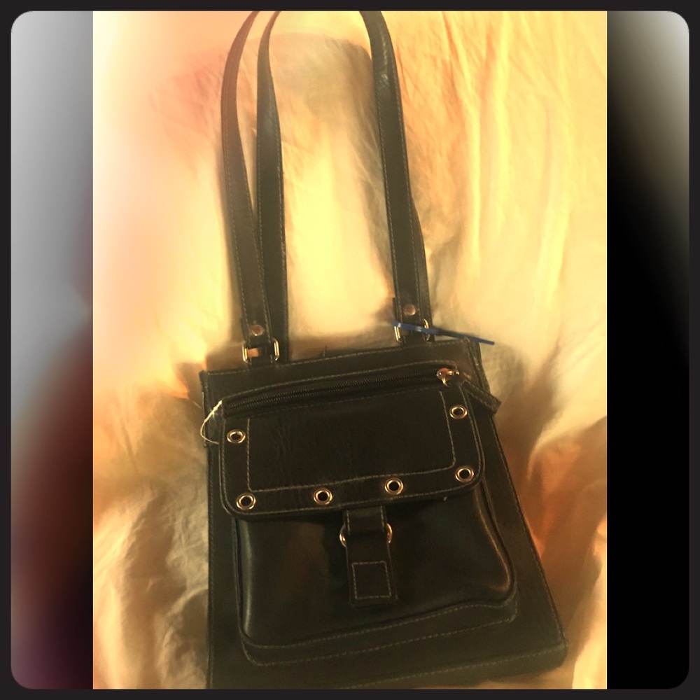 Solid Leather beauty crossbody!  Lots of pockets!